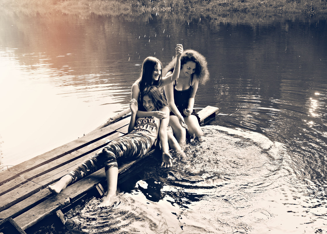 девчонки на реке Оке - виктор омельчук