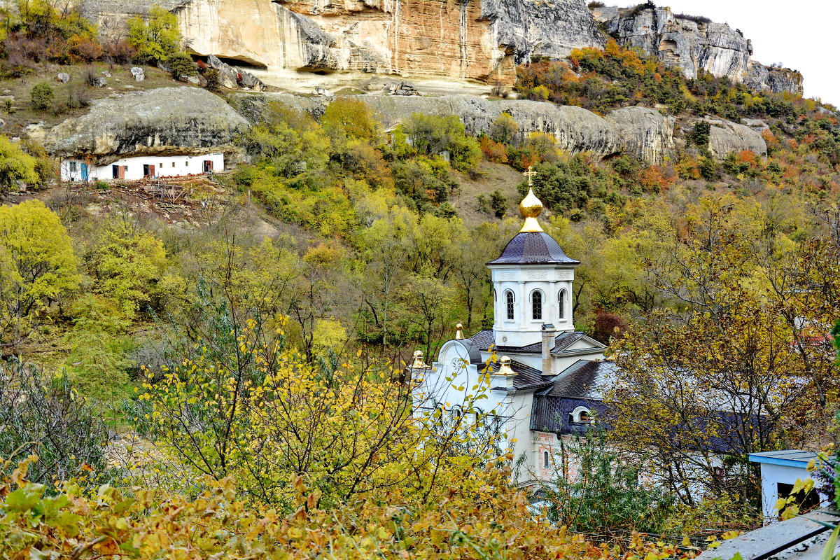 по дороге в пещерный город Чуфут-Кале в Бахчисарае - Виктория Калицева