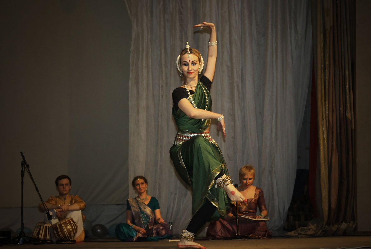 Индийский танец в ДК - Елена Годенко