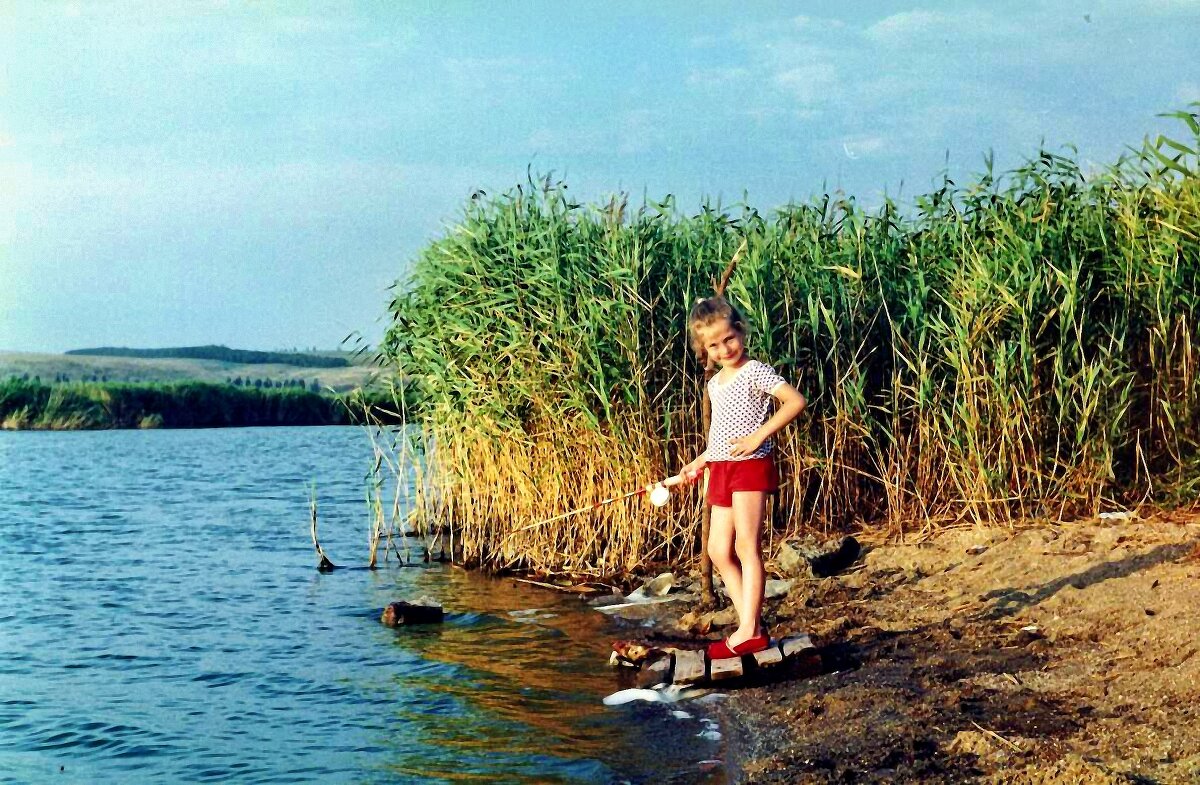 С утра стоит на озере Любитель-рыболов - Игорь Старосельский