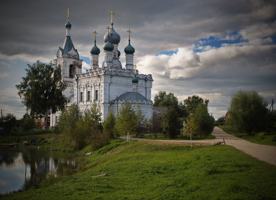 Храм в Жестылево зимой