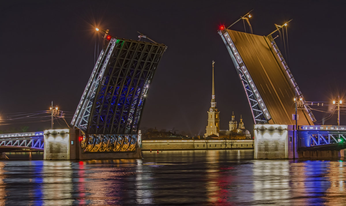 Разводка Дворцового моста в Санкт-Петербурге - Дмитрий Рутковский