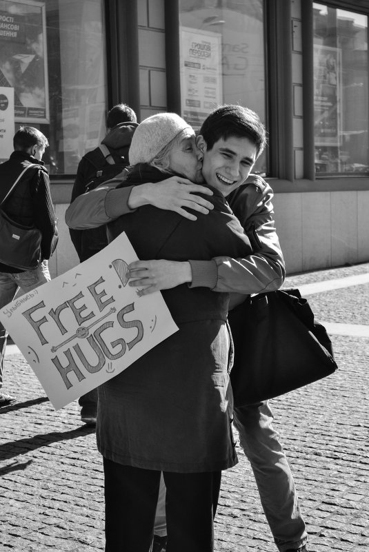 free hugs - tanya gordynska