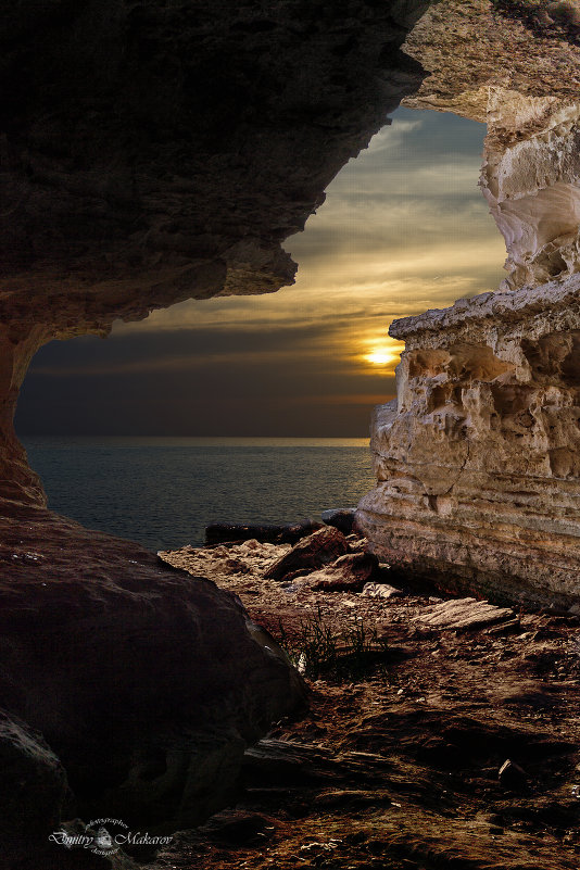 Вид на море из пещеры. - Дмитрий Макаров