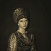 Девочка в кокошнике. :: Владимир Батурин