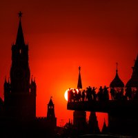 Закат в башнях кремля :: Yury Mironov