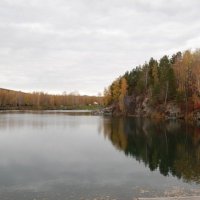 Осеннее озеро :: Светлана Триянова