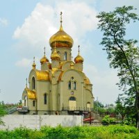 Вид на Свято-Иверский храм с дороги Донецк - Шахтерск :: Александр Бурилов