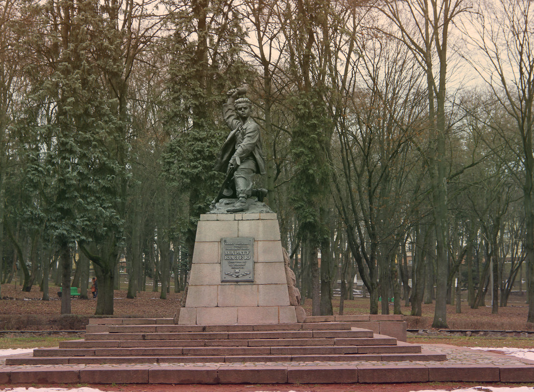 Памятник Марату Казею. - Nonna 