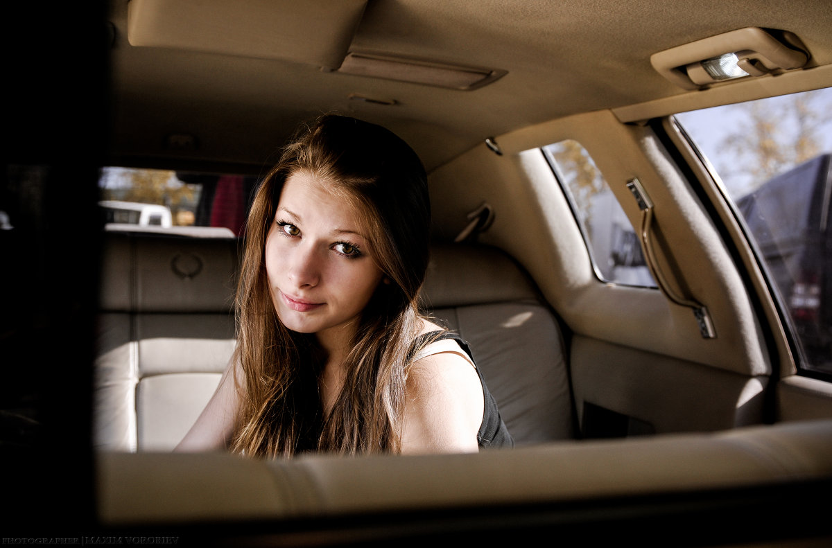 Девушка в машине - Максим Воробьев