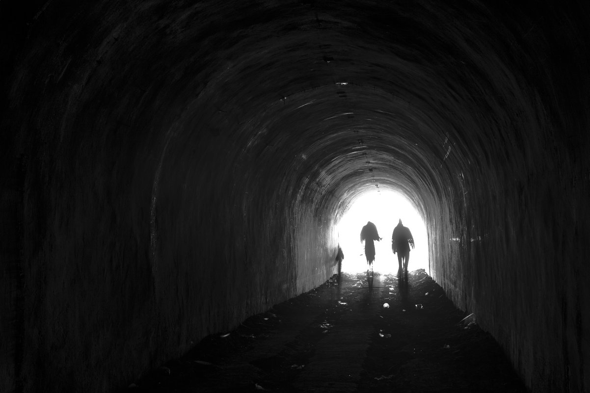 Свет в конце тоннеля - Геннадий Валеев