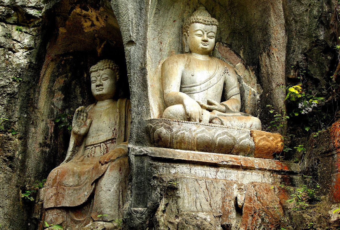 Китай. Древнейшие стаути Будды вырубленые в скале.... - Людмила Рац