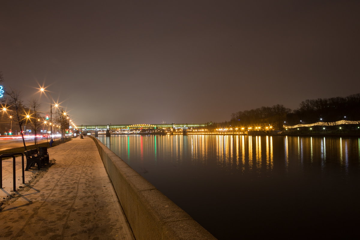моя столица ночная москва(вид на пешеходный мост парка горького) - юрий макаров