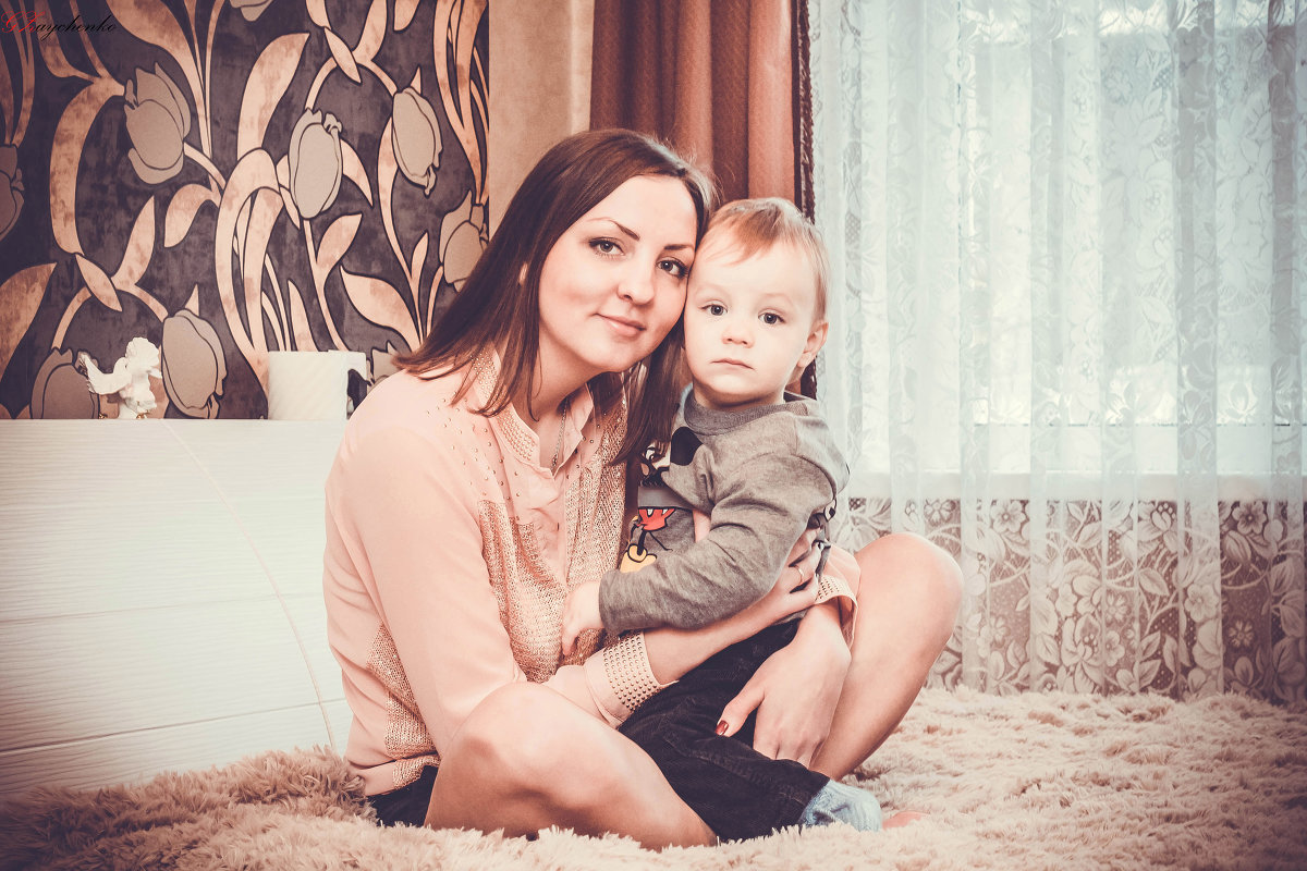Очаровательная мама и сынок - Galina Zaychenko 