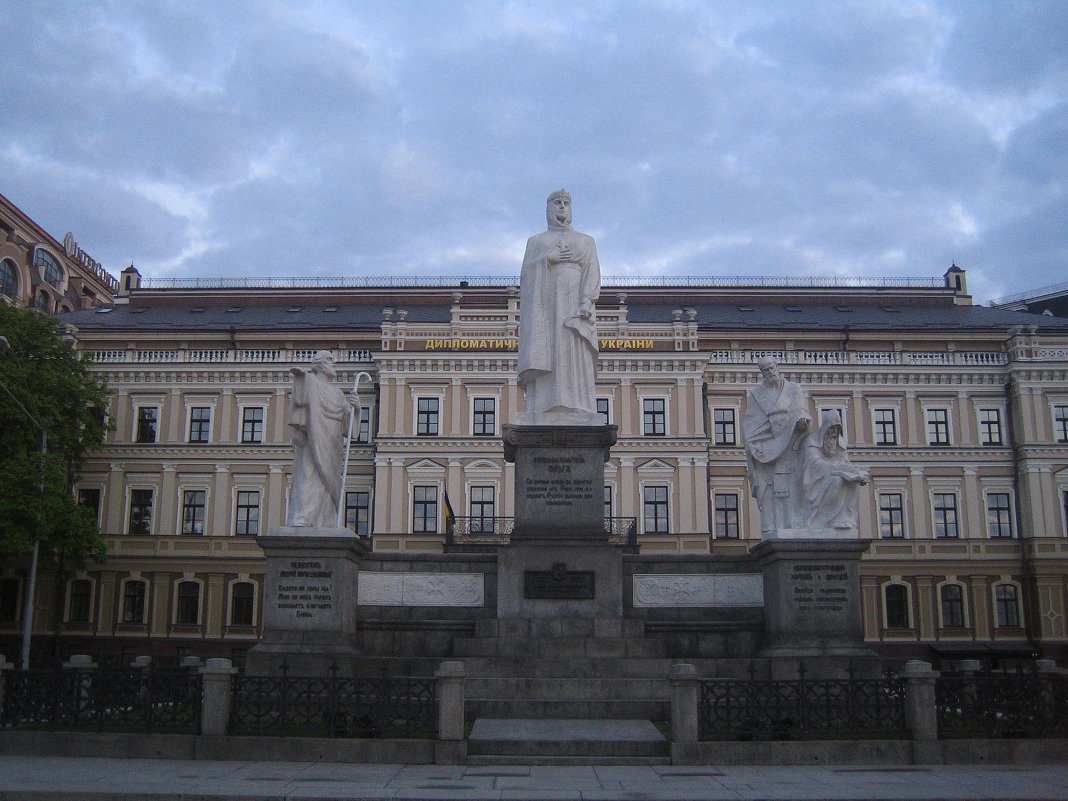 Памятник княгини Ольги в Киеве. - Алина Тазова