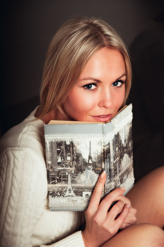 Девушка с книгой - Наталья Шатрова