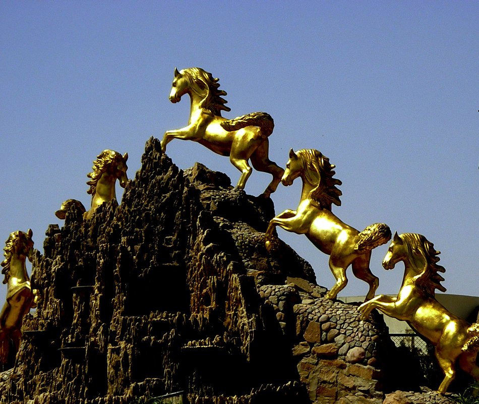 Золотые кони на вершине - Ирина Сивовол