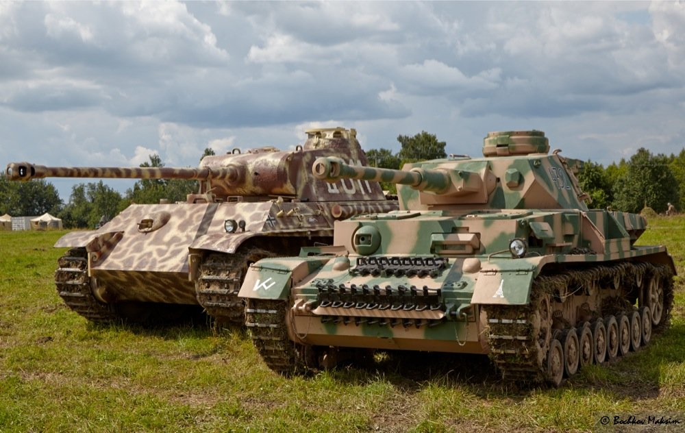 PzKpfw V «Panther»(T-V) и PzKpfw III (T-III) - Максим Бочков