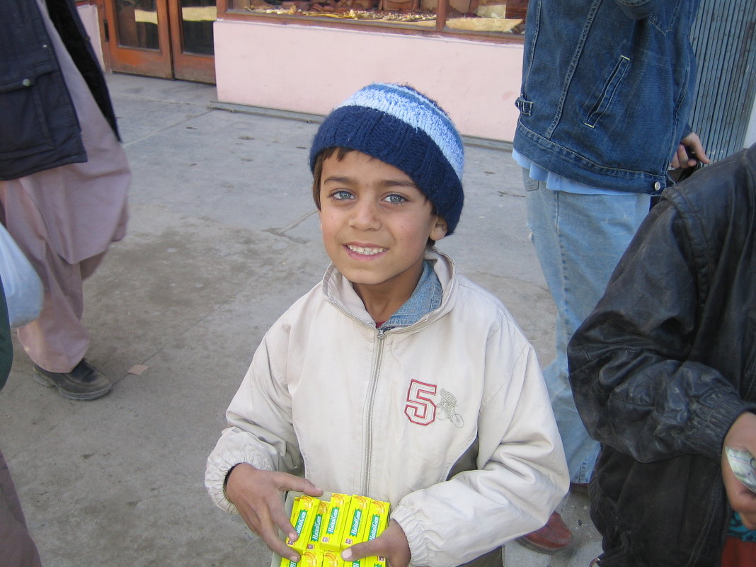 Продавец жевательной резинки в Кабуле - tbn 