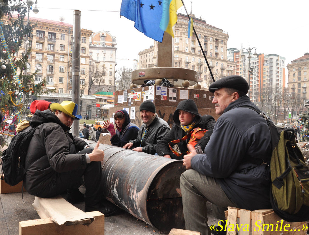 ЕвроМайдановци возле буржуйки ... - Slava Smile