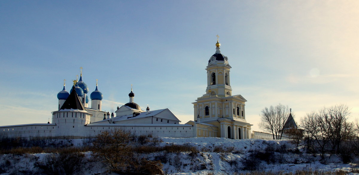 Высоцкий монастырь в реке Серпухов