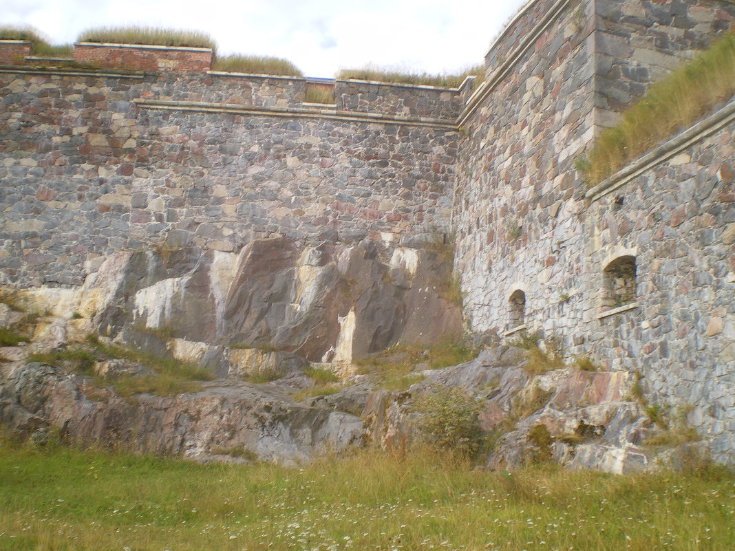 Каменные стены  крепости Свеаборг. Хельсинки.2012г. - Мила 