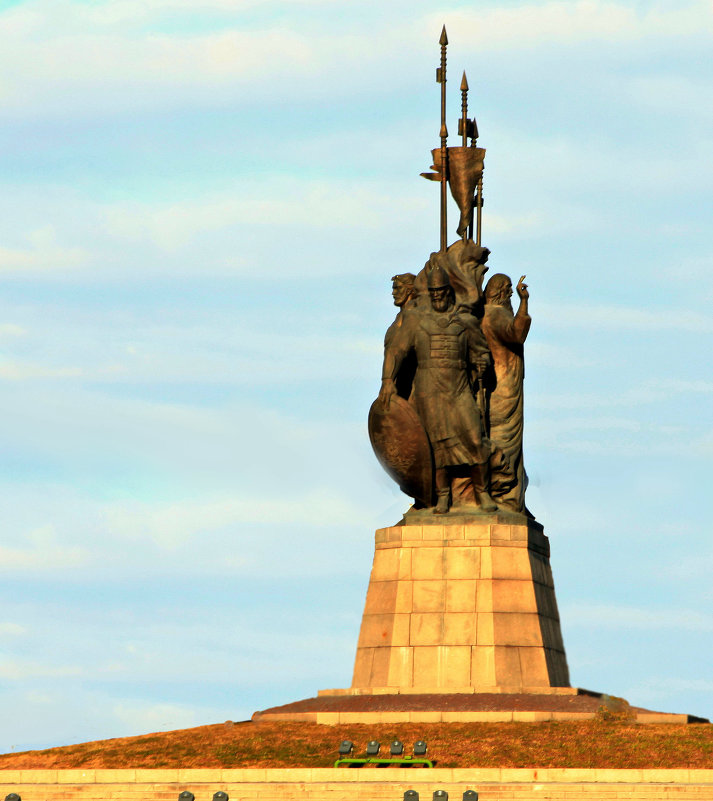 Памятник (г.Сургут) - Олег Петрушов