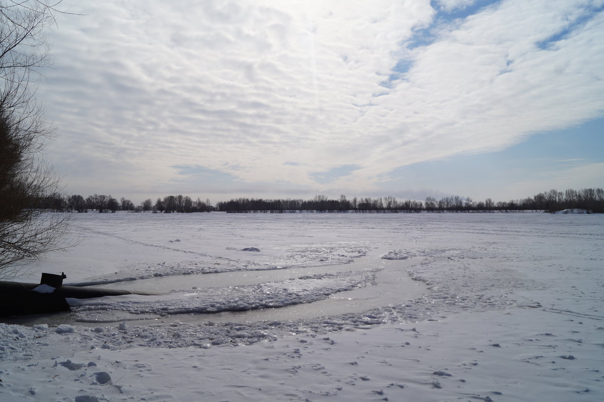 река, покрытая льдом - Karlygash Khassenova