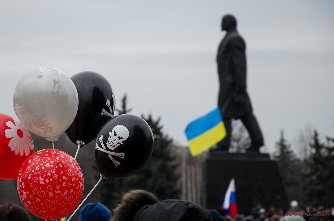 Памятники Ленину в Украине под угрозой исчезновения. - Alexander Varyev
