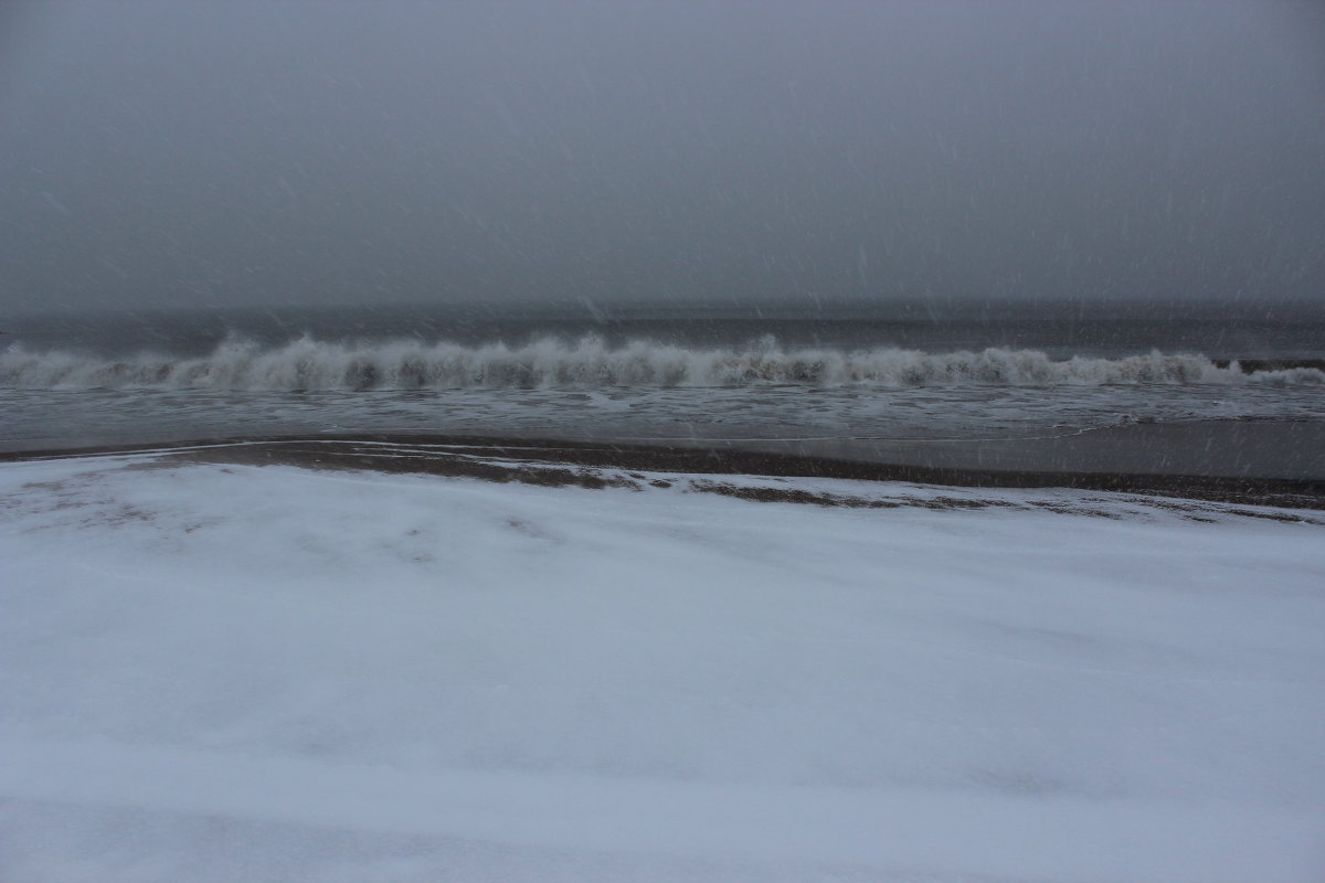 океан целует берег Брайтонского пляжа (Бруклин, Нью-Йорк) - Борис Талис 