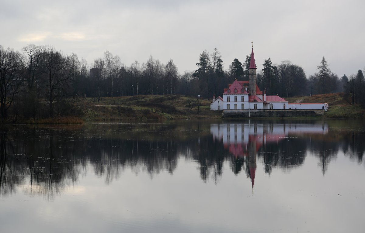 Приоратский дворец (серый ноябрь) - Елена Разумилова