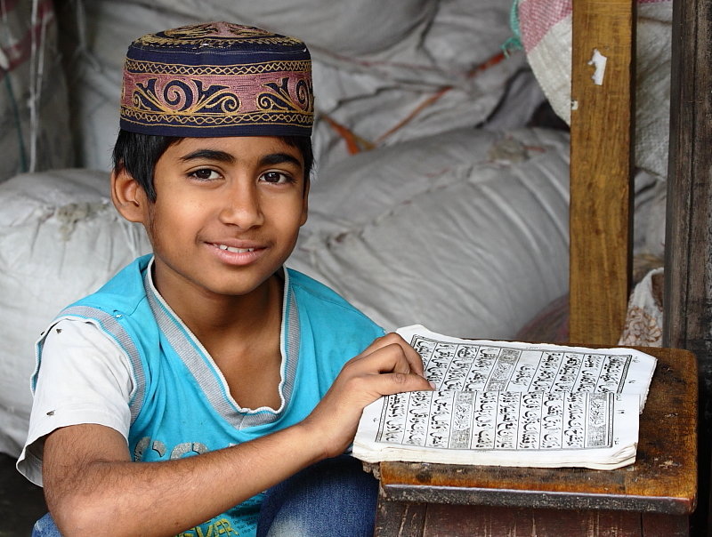 Мальчик читающий Коран... - Игорь 