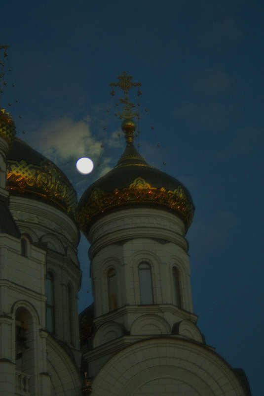 Луна над куполами - Руслан Подпалов