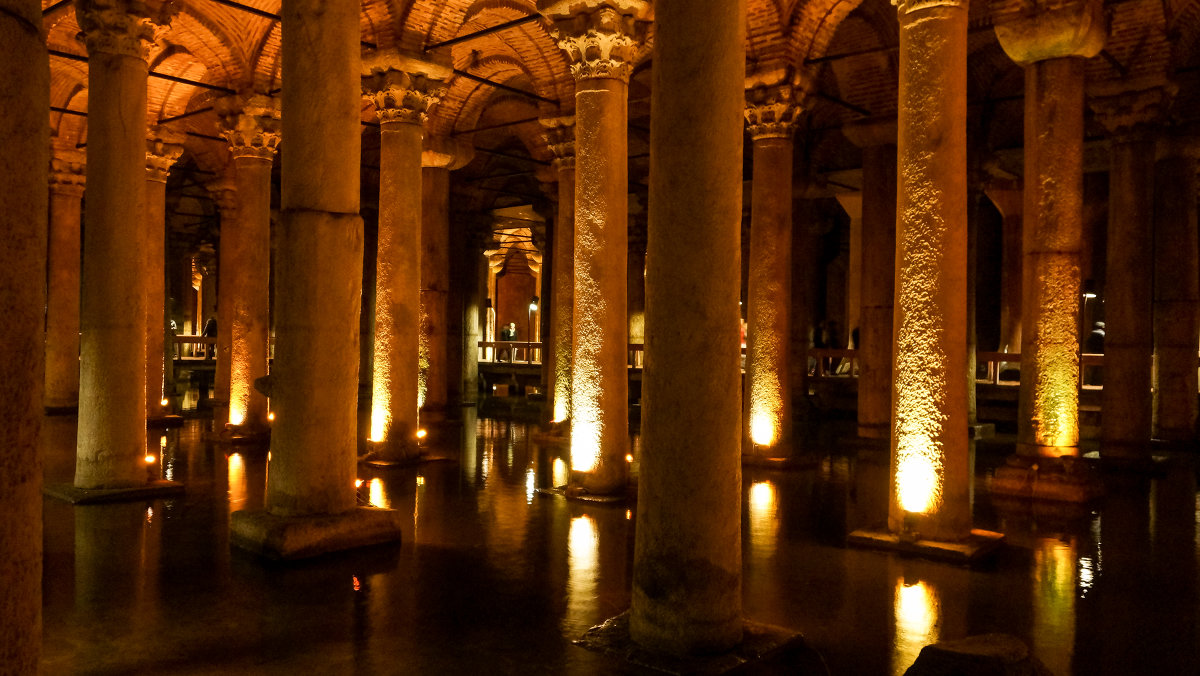 Цистерна Базилика - самое большое и великолепное подземное водохранилище в Стамбуле. - Александр Тверской