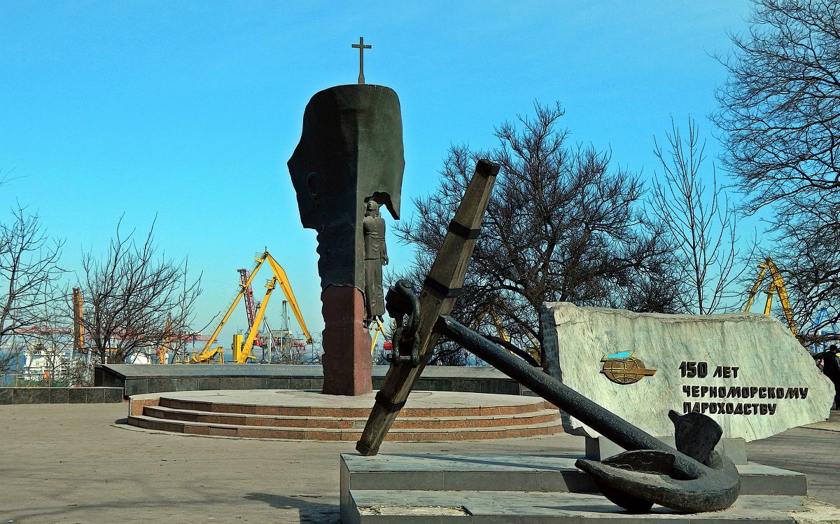 памятник погибшим морякам - Александр Корчемный