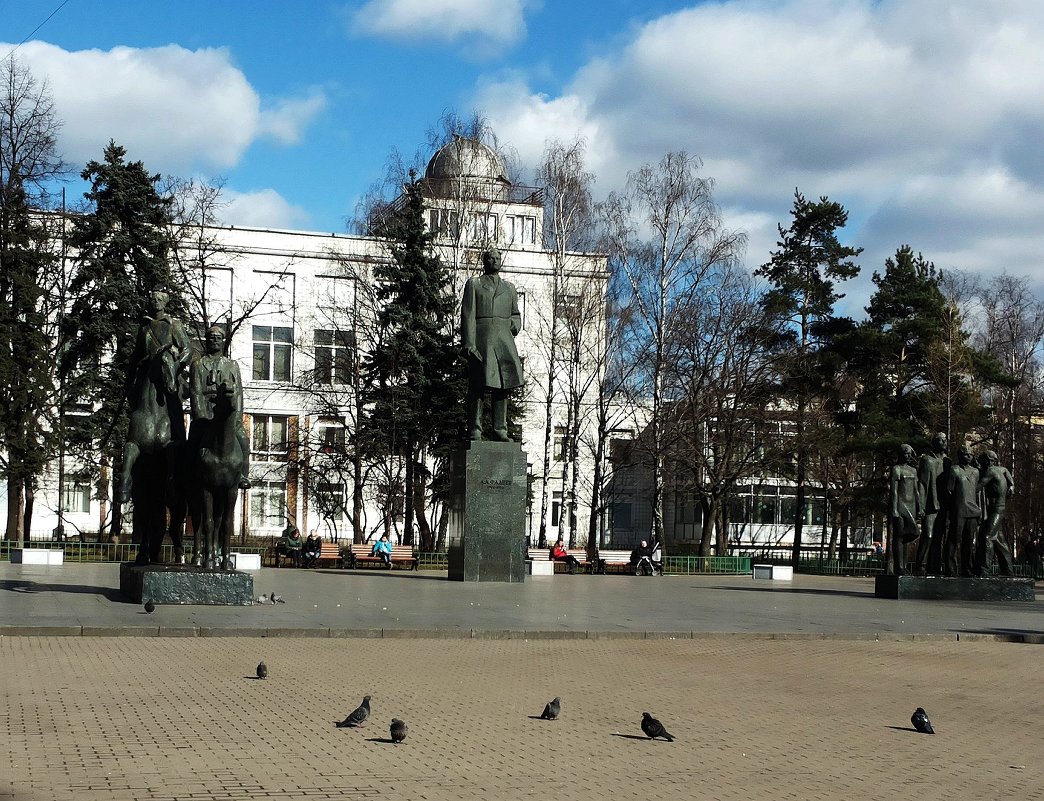 Памятник писателю А. А. Фадееву скульптурная композиция - Владимир Прокофьев