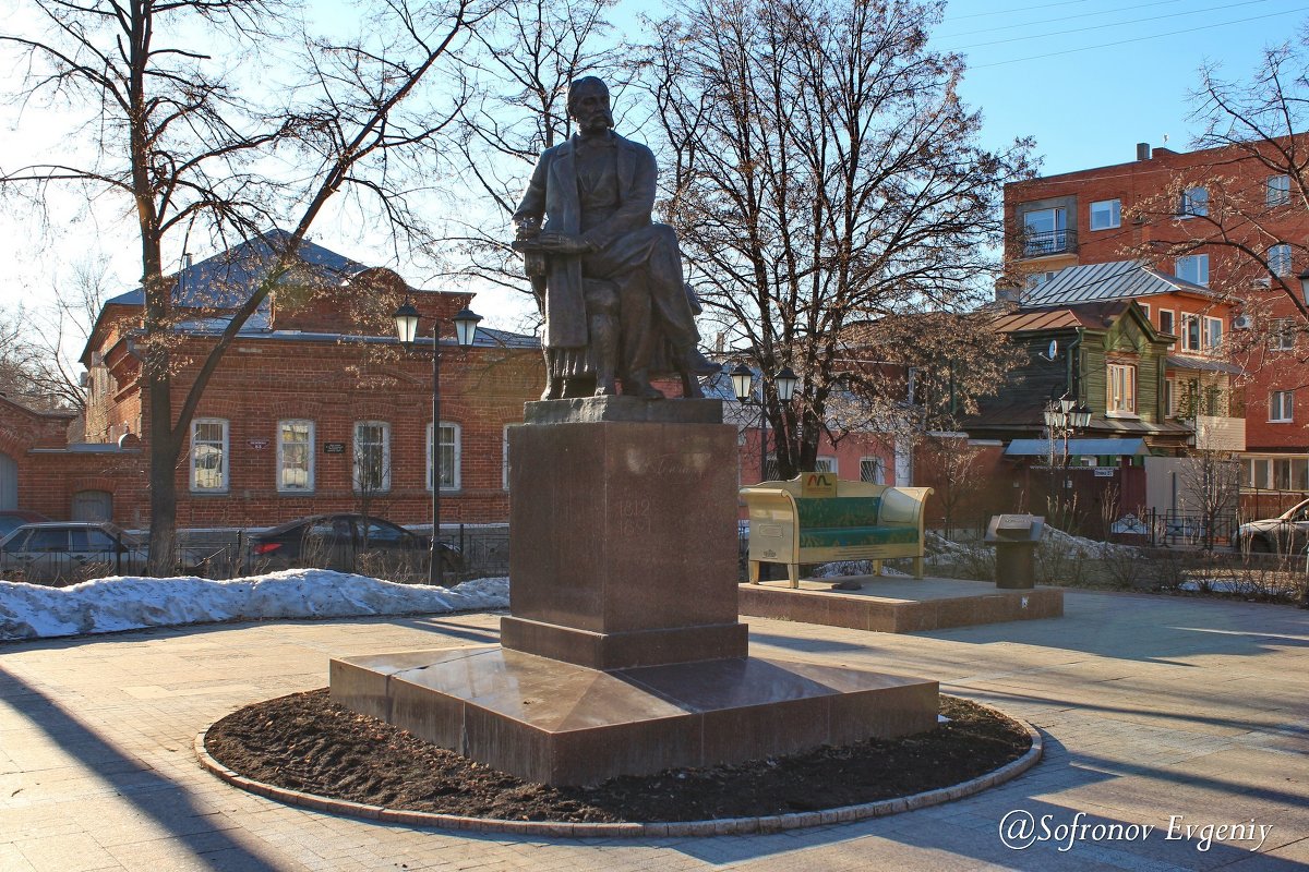 Памятник Гончарову - Евгений Софронов