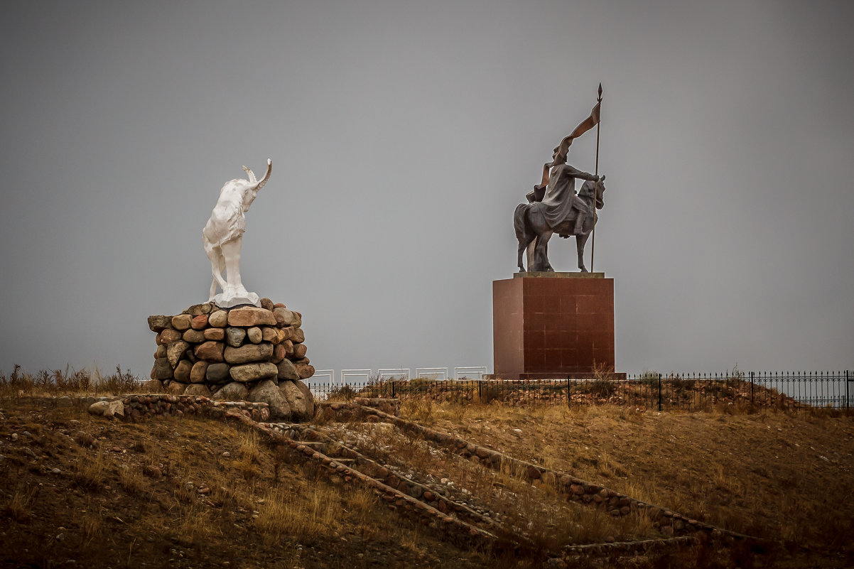 Статуи на Иссык-Куле - Василий Игумнов