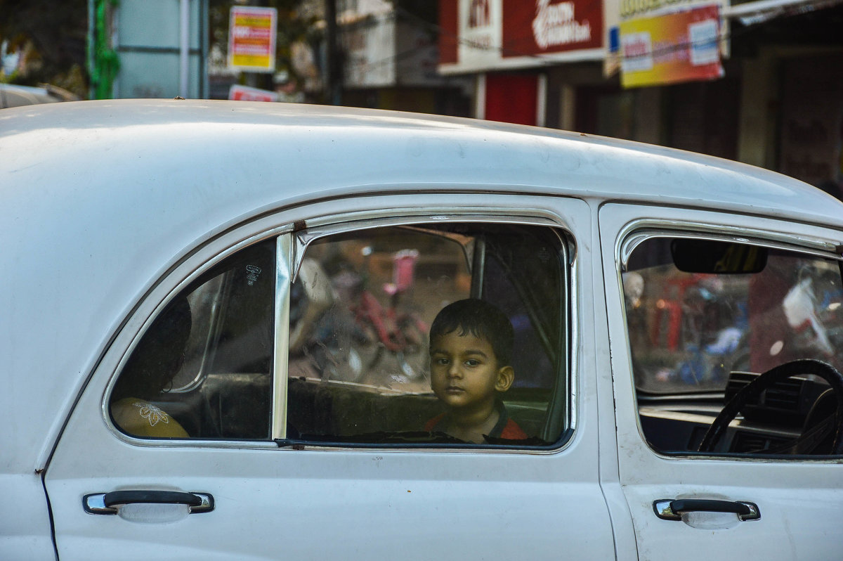 Индийский мальчик в такси - Марина Семенкова