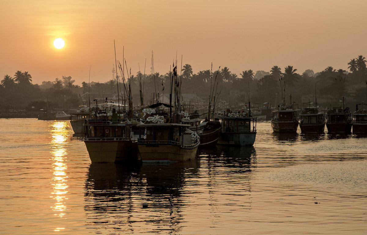 sunrise in port - Dmitry Ozersky