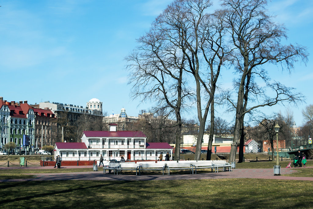 Весенний день в городе - Valerii Ivanov