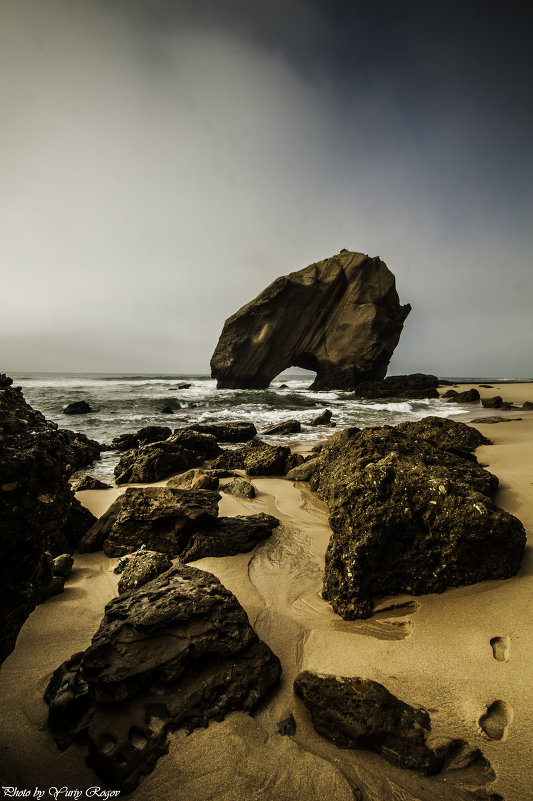 Santa Cruz beach. Portugal - Yuriy Rogov