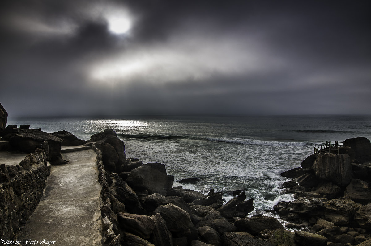 Santa Cruz beach. Portugal - Yuriy Rogov