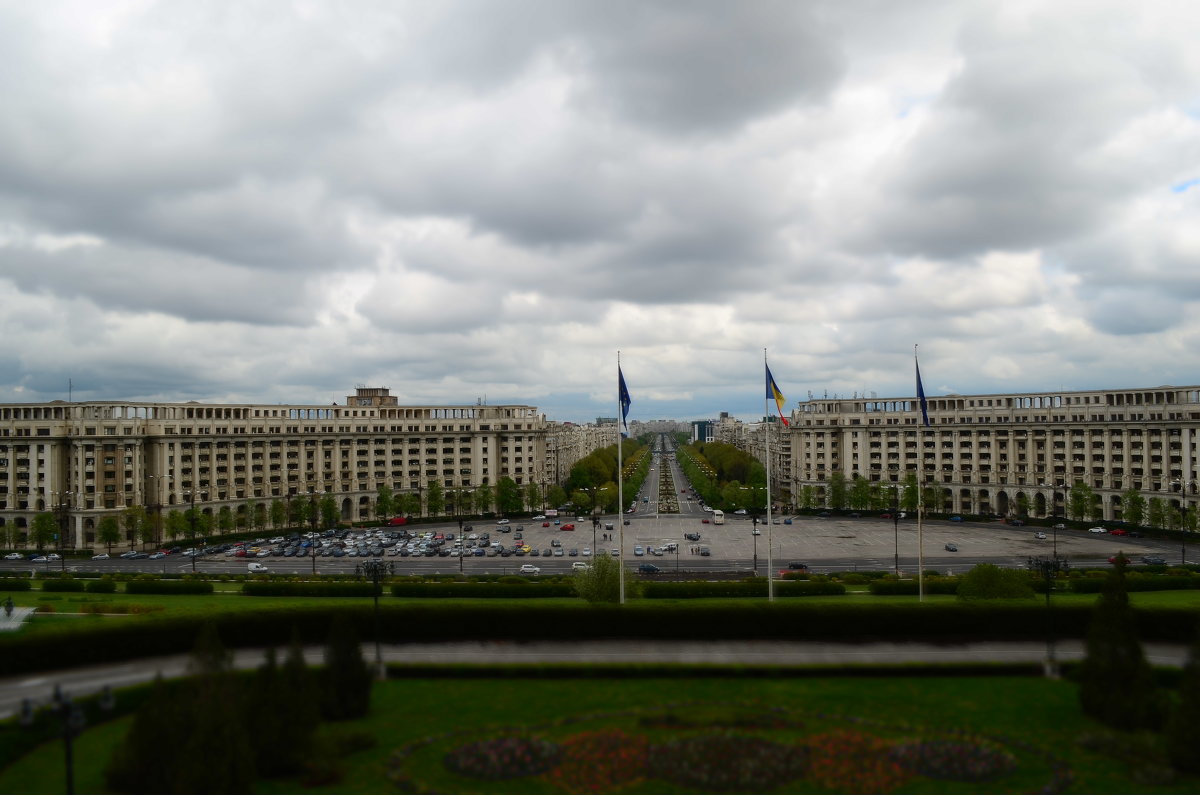 Площадь перед Дворцом Парламента - Сергей Столбов