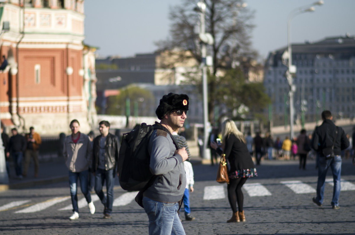 в кепке в лаптях и в косоворотке должен в центр Я прибыть,как же смогли через 5 мин.меня разоблачить - Алексей -