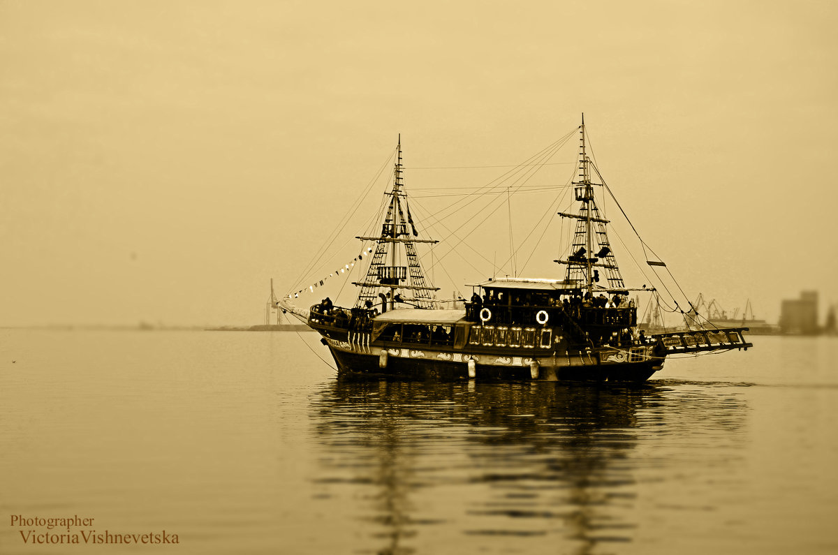 Прогулочный корабль в Греции - Виктория Вишневецкая