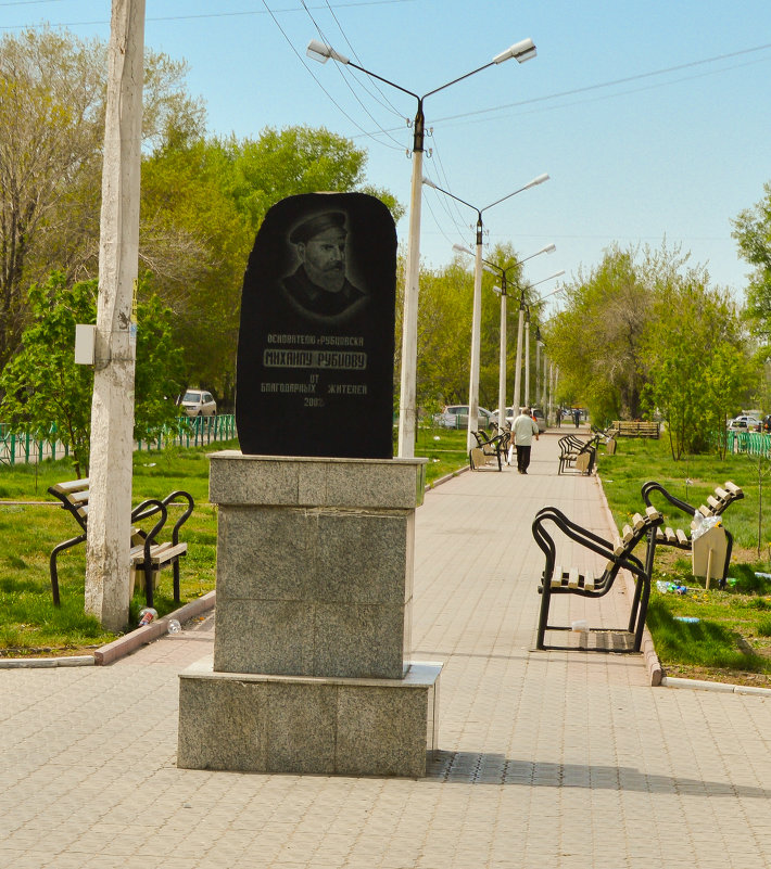 Памятная плита в честь основателя города - Алексей Матвеев