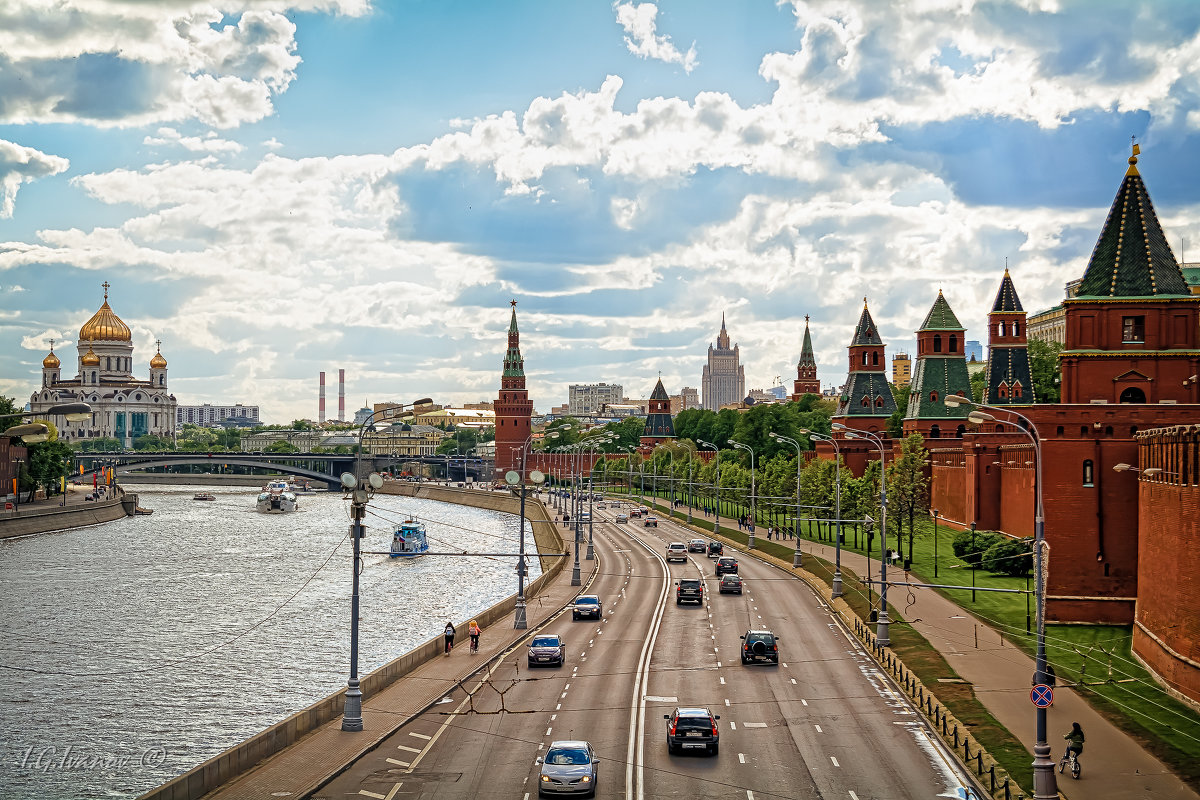 Вид на Кремлевскую набережную с Большого Москворецкого моста - Игорь Иванов