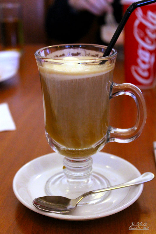 Чашка кофе на столе - Юрий Ермаков