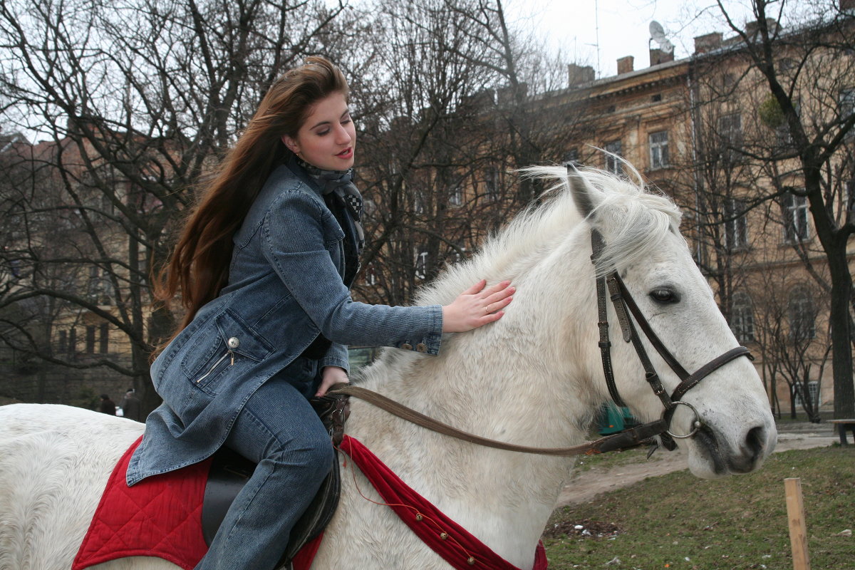 Девушка на коне - Руслан Грицунь
